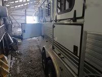2001 Sundowner Trailers Sunlite Gooseneck Horse Trailer — الصورة 5