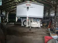 2001 Sundowner Trailers Sunlite Gooseneck Horse Trailer — الصورة 4